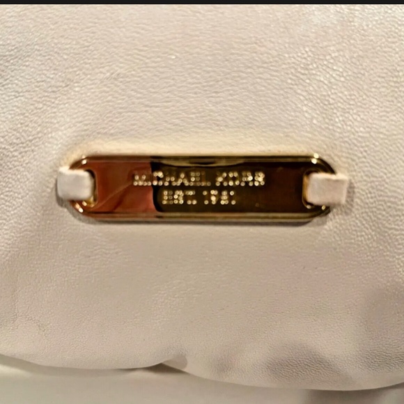 Michael Kors unique ID suple leather Hobo handbag with shiny gold hardware - Picture 4 of 11